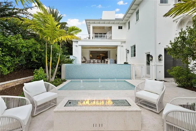 $18,900,000 | 12 Sabre Lane, Naples, FL 34102