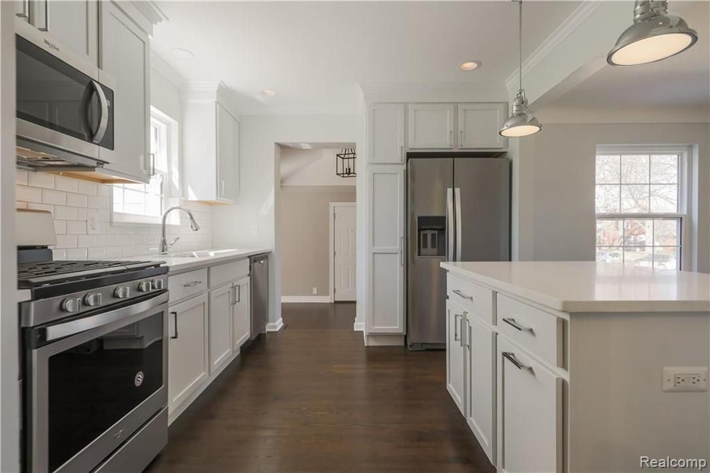 251 Lothrop Road Grosse Pointe Farms, MI 48236 - Photo 12 of 29