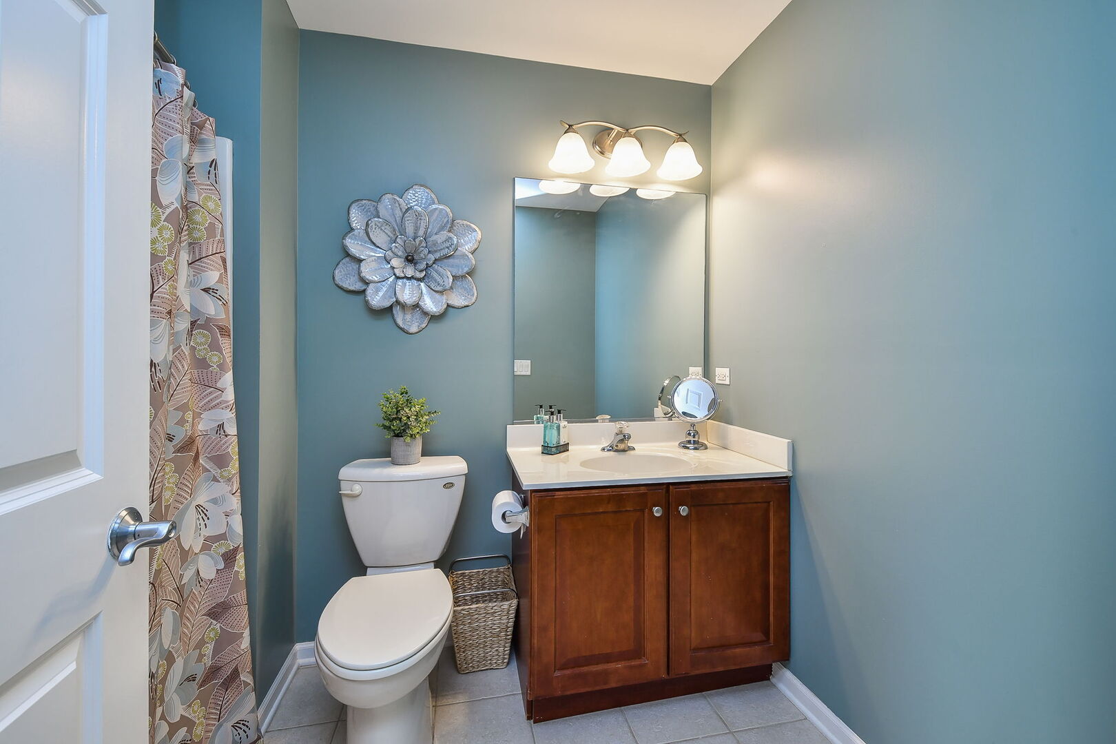 375 Ridge Road North Aurora, IL 60542 - Photo 17 of 24 a bathroom with a toilet a sink and mirror