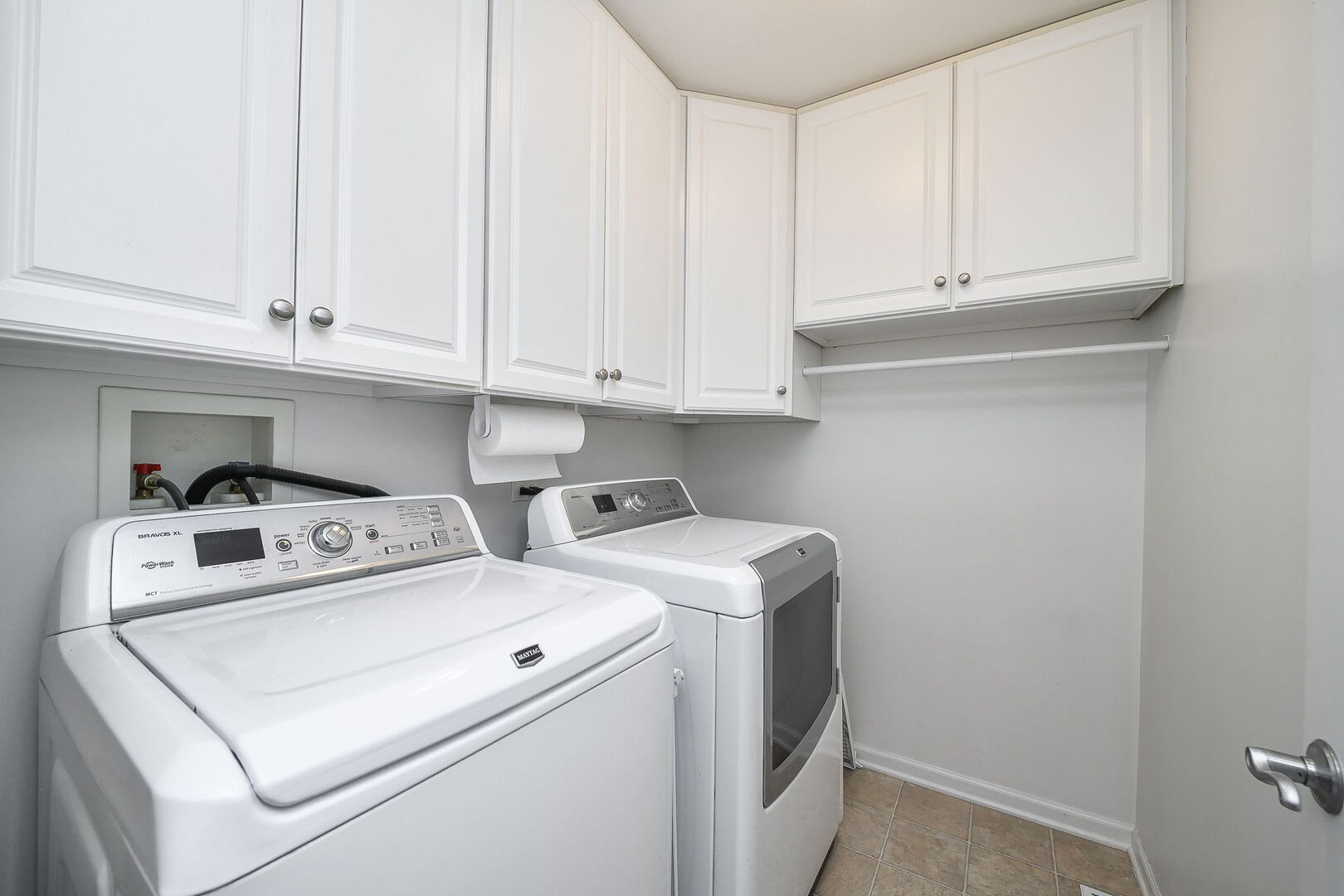 375 Ridge Road North Aurora, IL 60542 - Photo 21 of 24 a utility room with dryer and washer