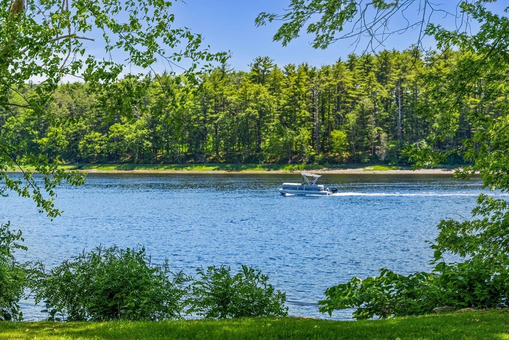 376 Main Street, Unit 4 Amesbury, MA 01913 - Photo 4 of 33