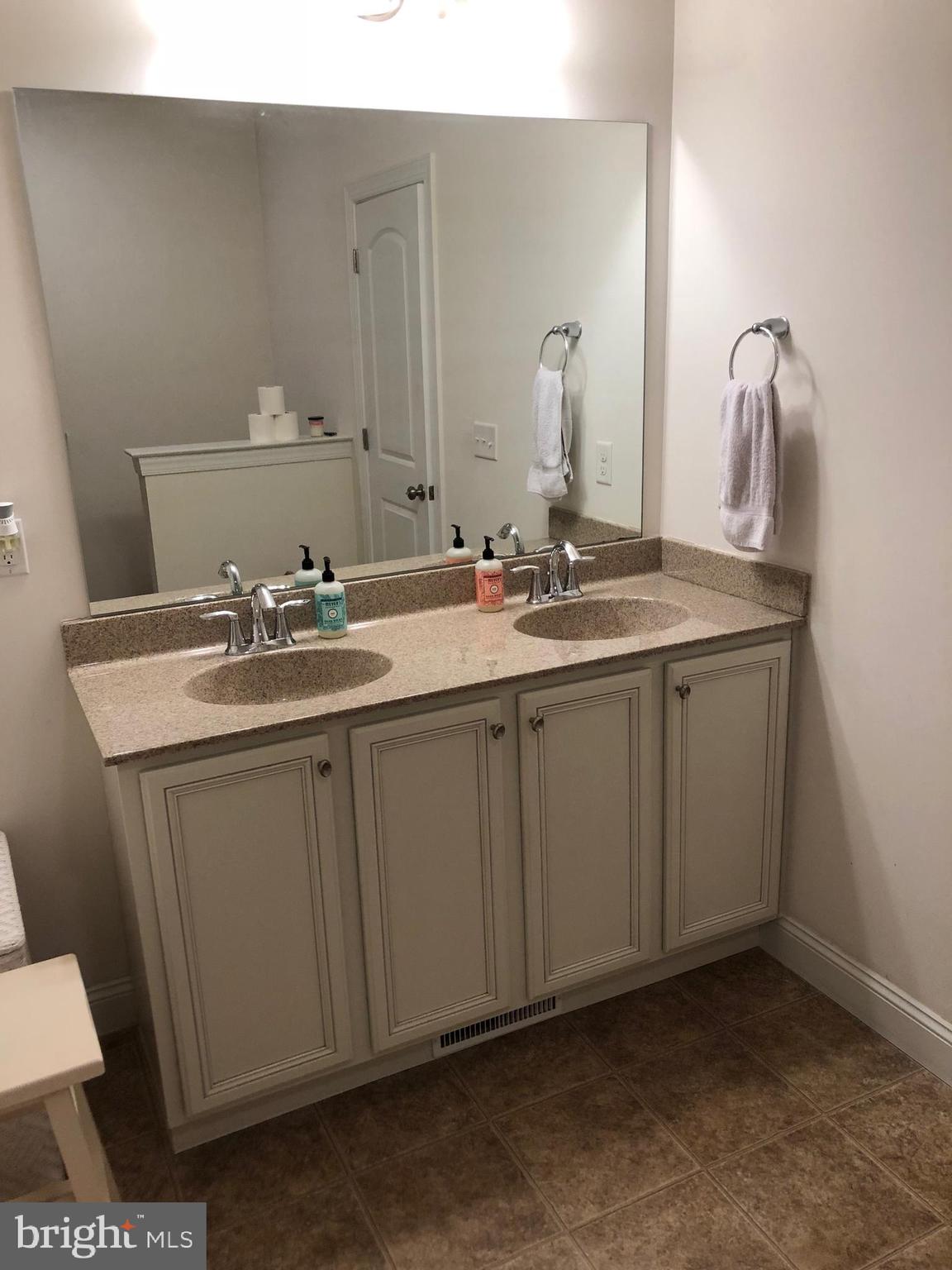 12 Jamestown Square Mechanicsburg, PA 17050 - Photo 26 of 56