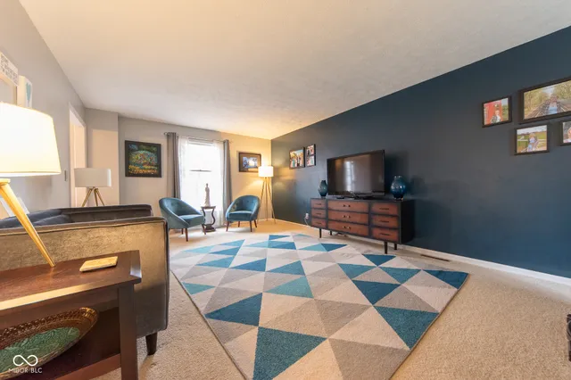 $430,000 | 3635 River Road, Columbus, IN 47203