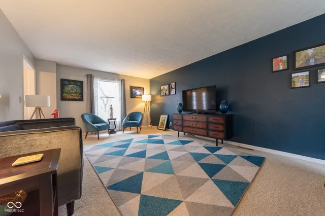 $430,000 | 3635 River Road, Columbus, IN 47203