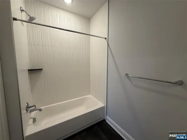 $3,395 | 40 West Park Avenue, Unit 303, Park Ridge, NJ 07656
