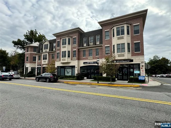 $3,395 | 40 West Park Avenue, Unit 303, Park Ridge, NJ 07656