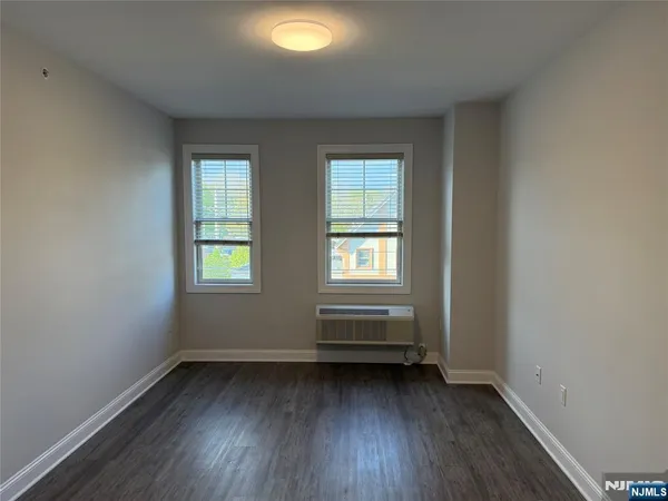 $3,395 | 40 West Park Avenue, Unit 303, Park Ridge, NJ 07656