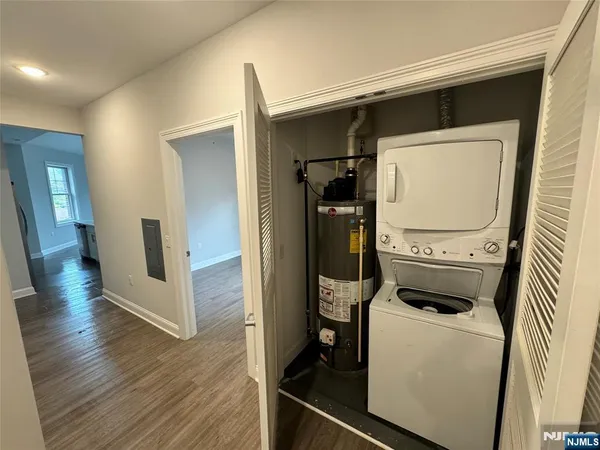 $3,395 | 40 West Park Avenue, Unit 303, Park Ridge, NJ 07656