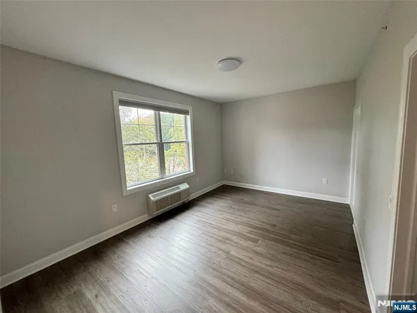 $3,395 | 40 West Park Avenue, Unit 303, Park Ridge, NJ 07656