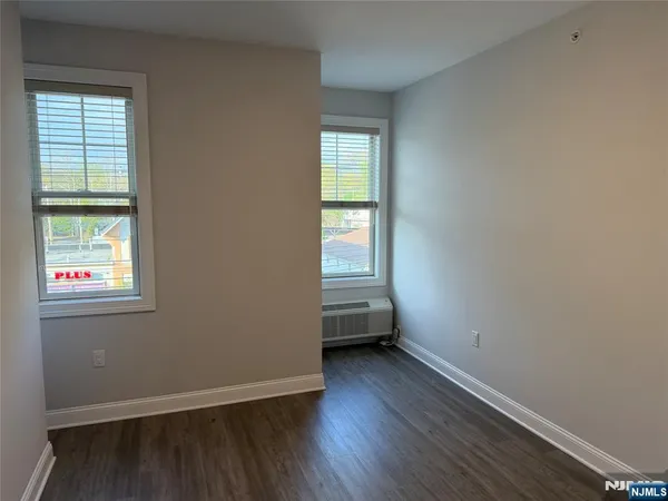 $3,395 | 40 West Park Avenue, Unit 303, Park Ridge, NJ 07656