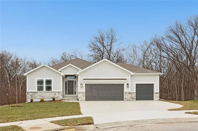 $579,900 | 1300 Melissa Court, Kearney, MO 64060