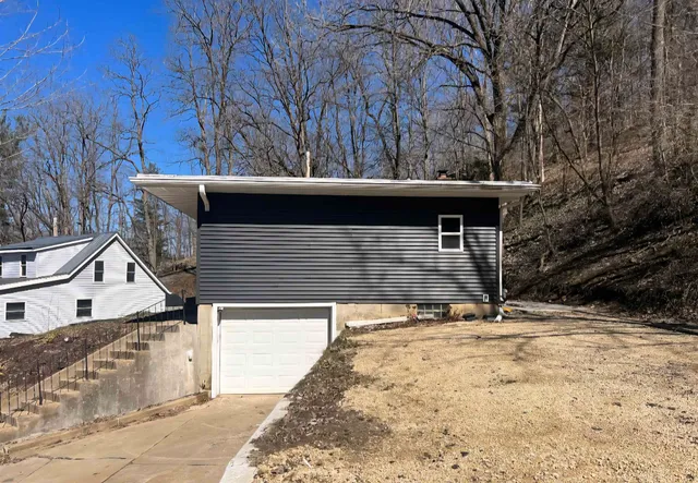 $179,995 | 645 South Rosa Street, Richland Center, WI 53581