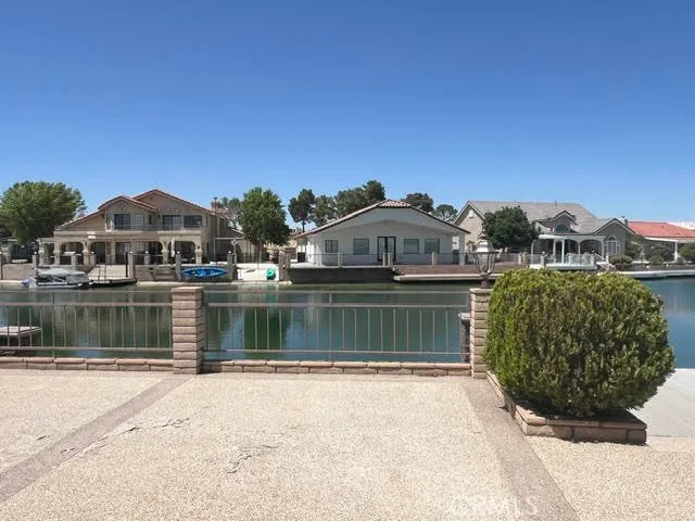 $2,900 | 14484 Lighthouse Lane, Helendale, CA 92342