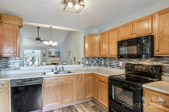 $290,000 | 1304 Deermouse Way, Unit 405, Hendersonville, NC 28792