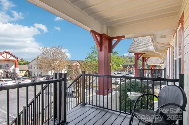 $290,000 | 1304 Deermouse Way, Unit 405, Hendersonville, NC 28792