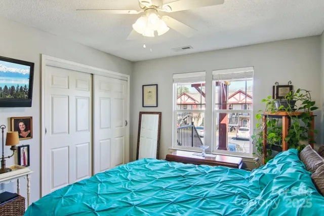 $290,000 | 1304 Deermouse Way, Unit 405, Hendersonville, NC 28792