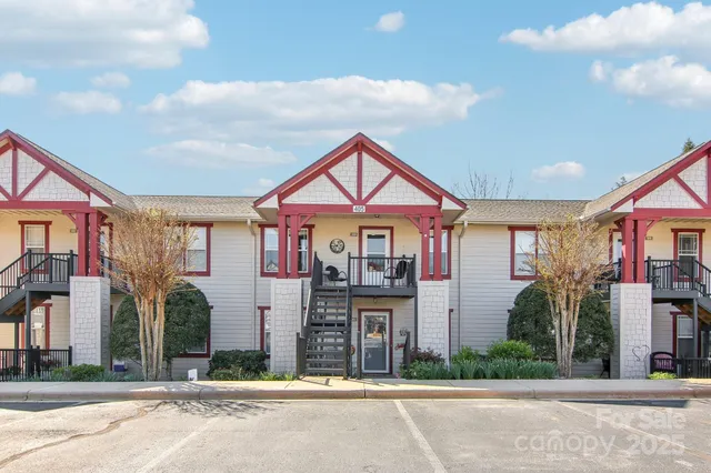 $290,000 | 1304 Deermouse Way, Unit 405, Hendersonville, NC 28792