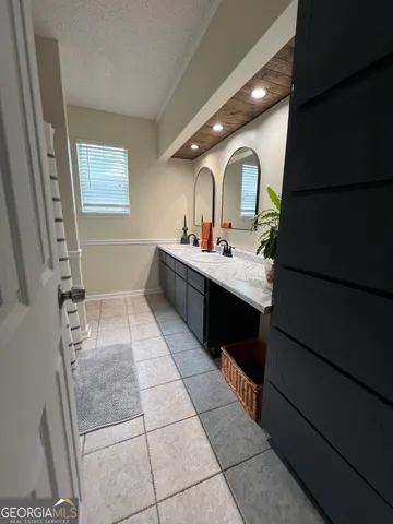 a en suite bathroom with a sink and mirror