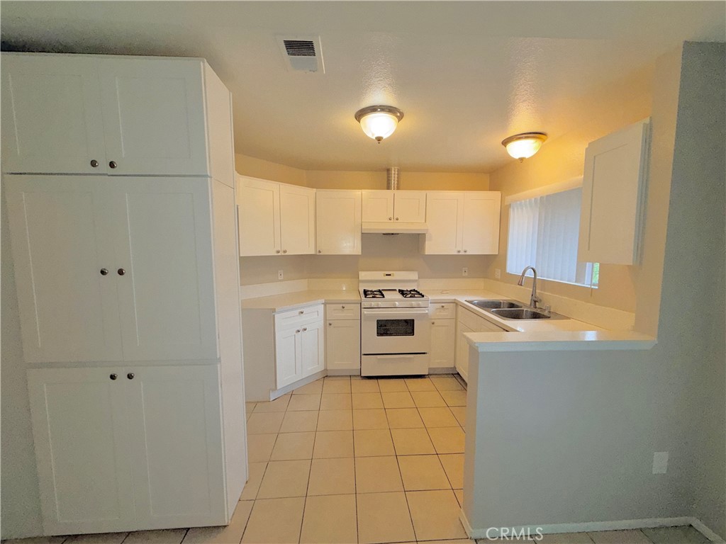 1683 West Wilson Street Rialto, CA 92376 - Photo 8 of 19