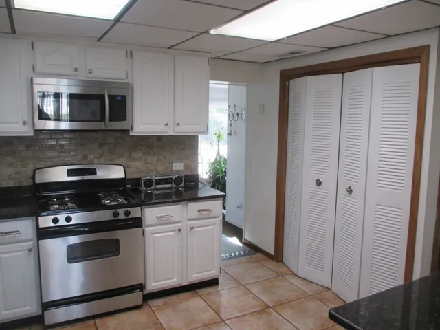 $309,500 | 4325 West 99th Place, Oak Lawn, IL 60453