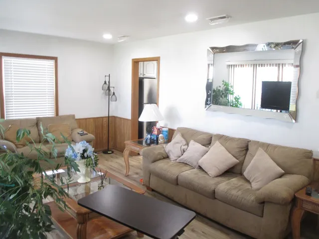 $309,500 | 4325 West 99th Place, Oak Lawn, IL 60453