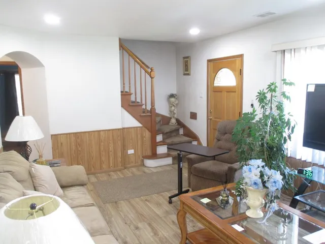 $309,500 | 4325 West 99th Place, Oak Lawn, IL 60453