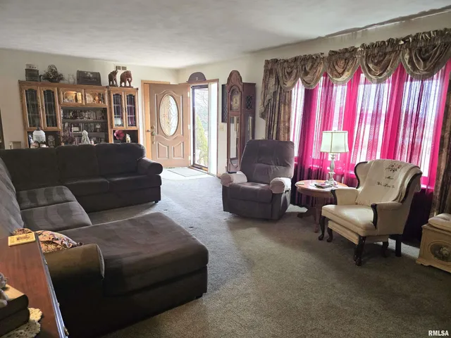 $175,000 | 30772 East County Road 2400 North, Manito, IL 61546