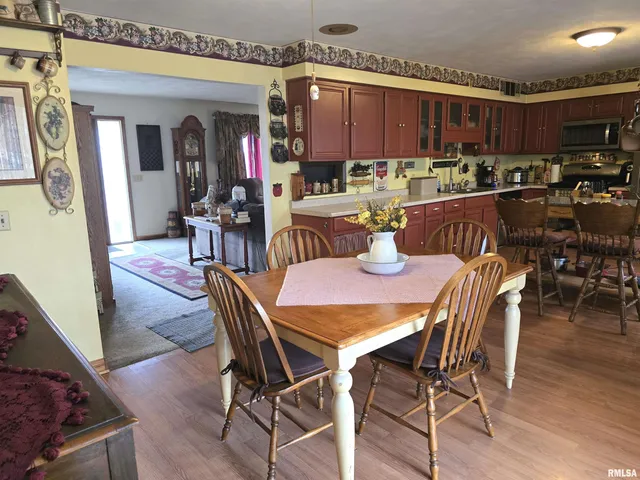 $175,000 | 30772 East County Road 2400 North, Manito, IL 61546