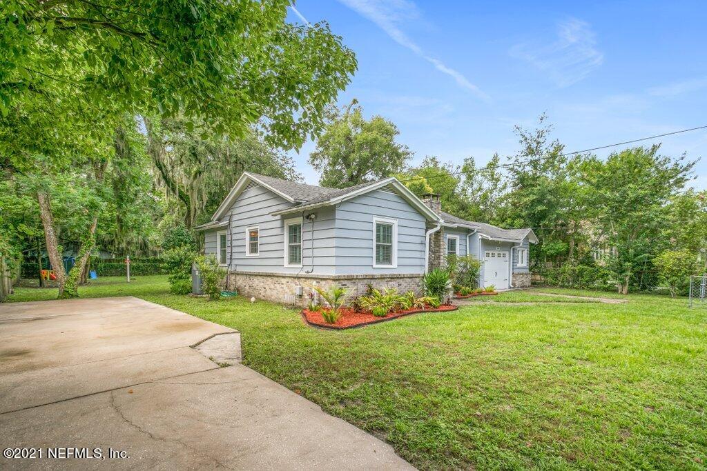 1640 Lakewood Road Jacksonville, FL 32207 - Photo 36 of 37 a view of a house with a yard