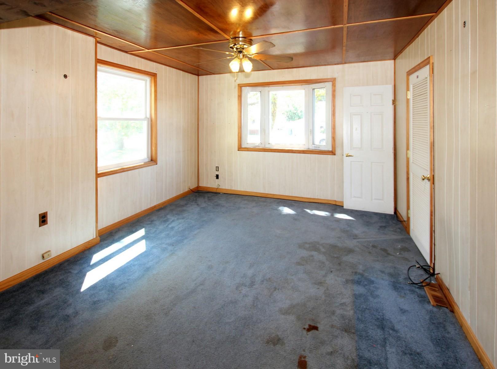 8270 Bullneck Road Dundalk, MD 21222 - Photo 4 of 30 Living Room