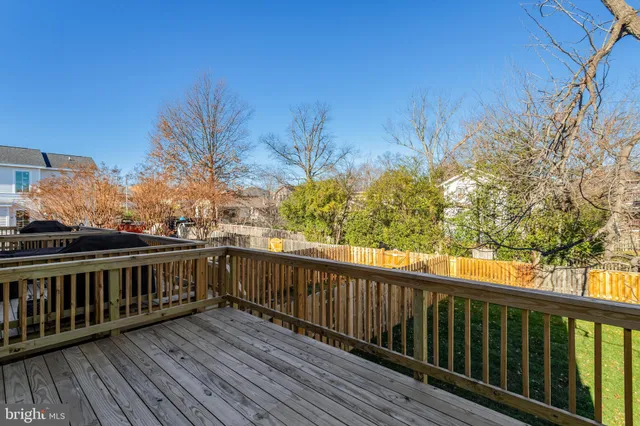 a view of a livingroom with wooden floor and entryway