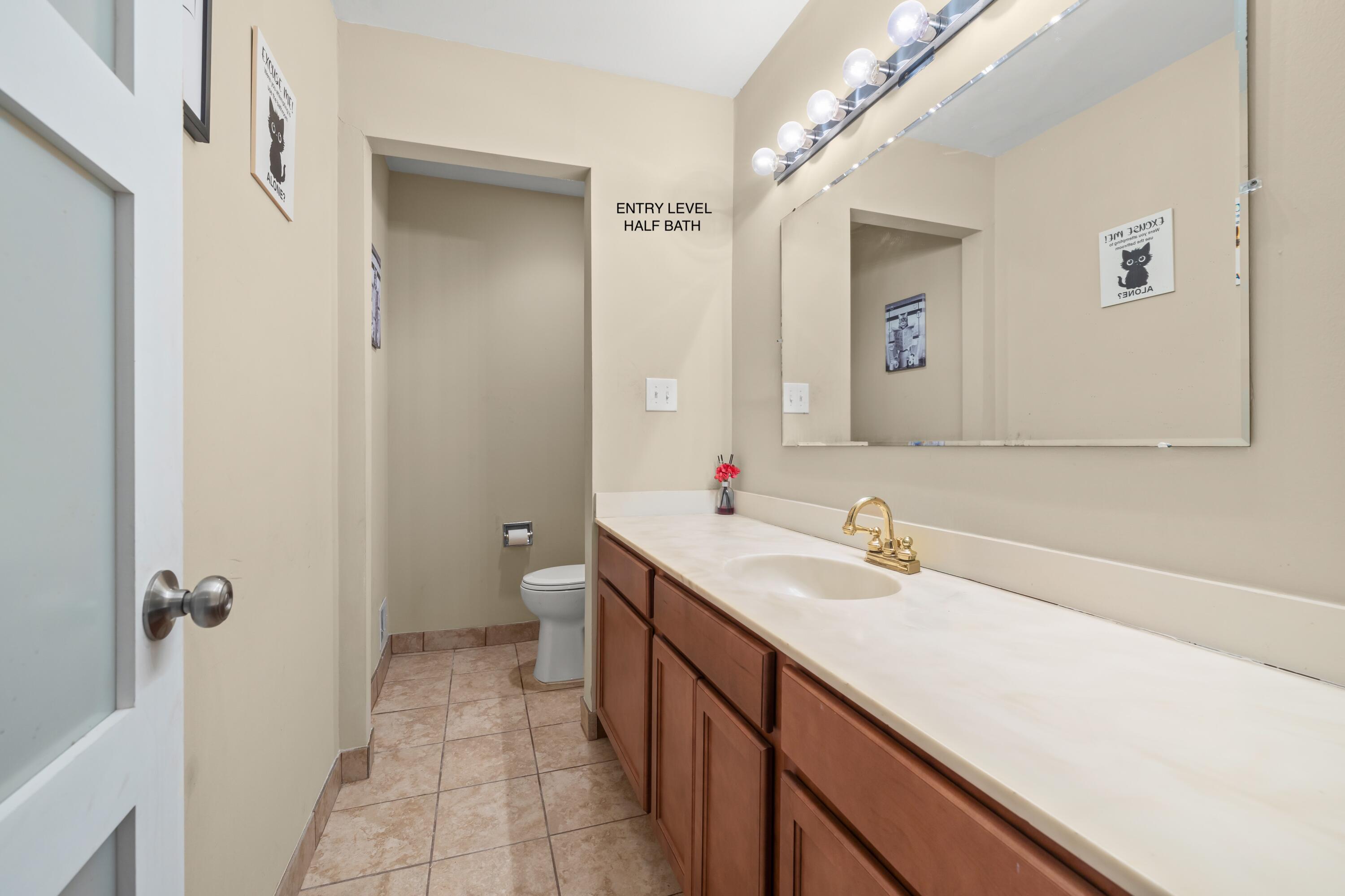 29322 Wellington Road West, Unit 111 Southfield, MI 48034 - Photo 11 of 35 11 half bathroom 1