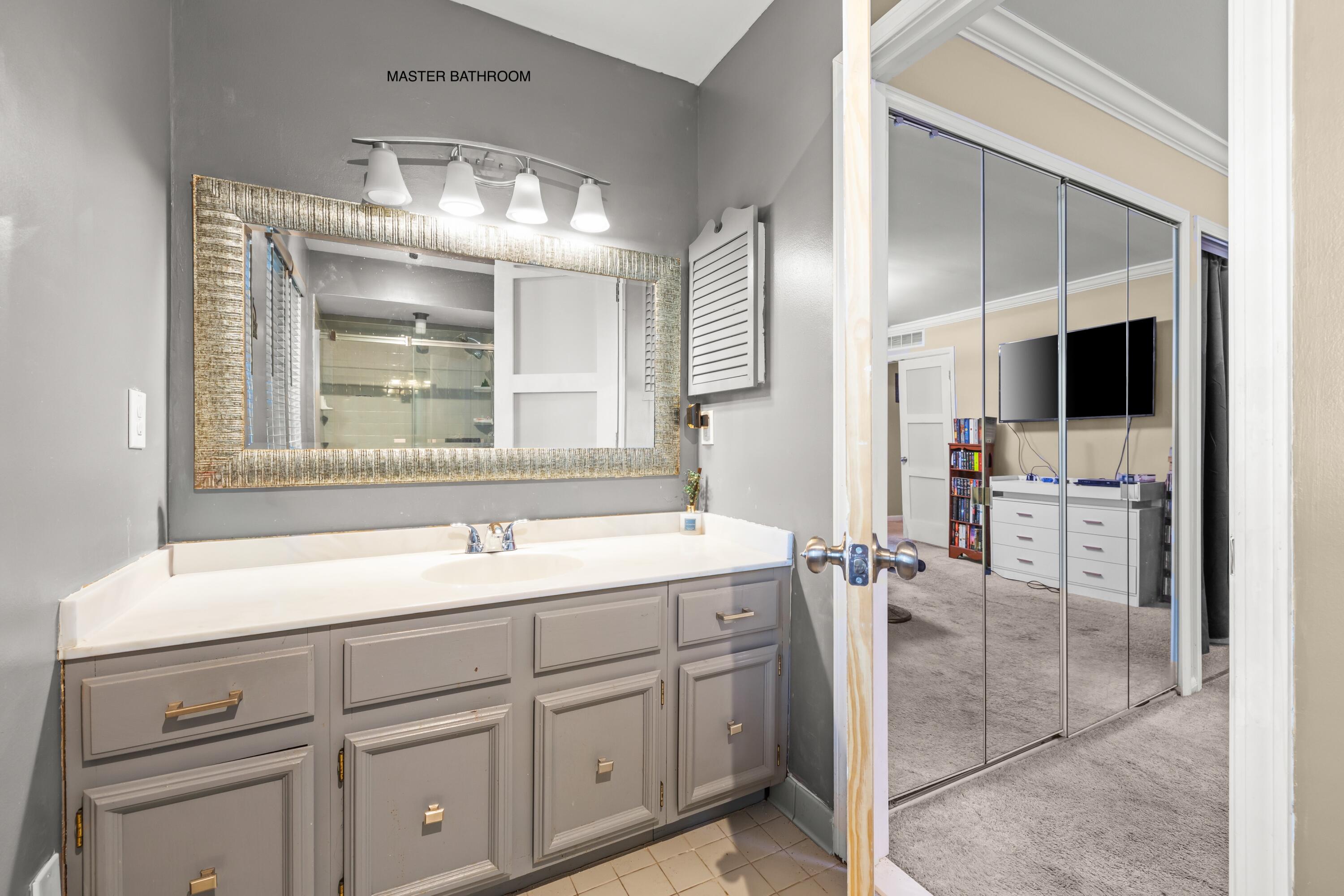 29322 Wellington Road West, Unit 111 Southfield, MI 48034 - Photo 16 of 35 16 master bathroom 2