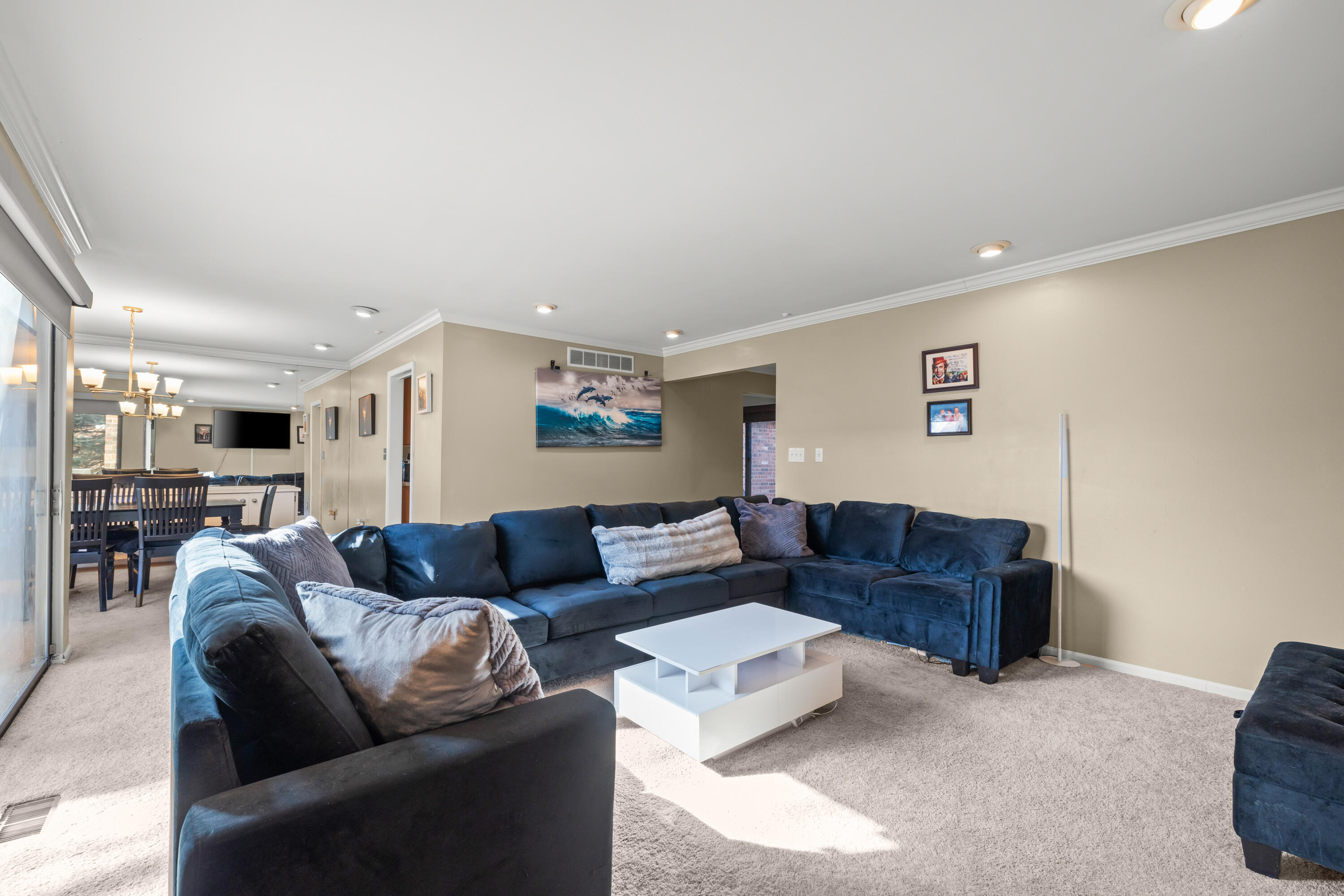 29322 Wellington Road West, Unit 111 Southfield, MI 48034 - Photo 24 of 35 24 living room 3