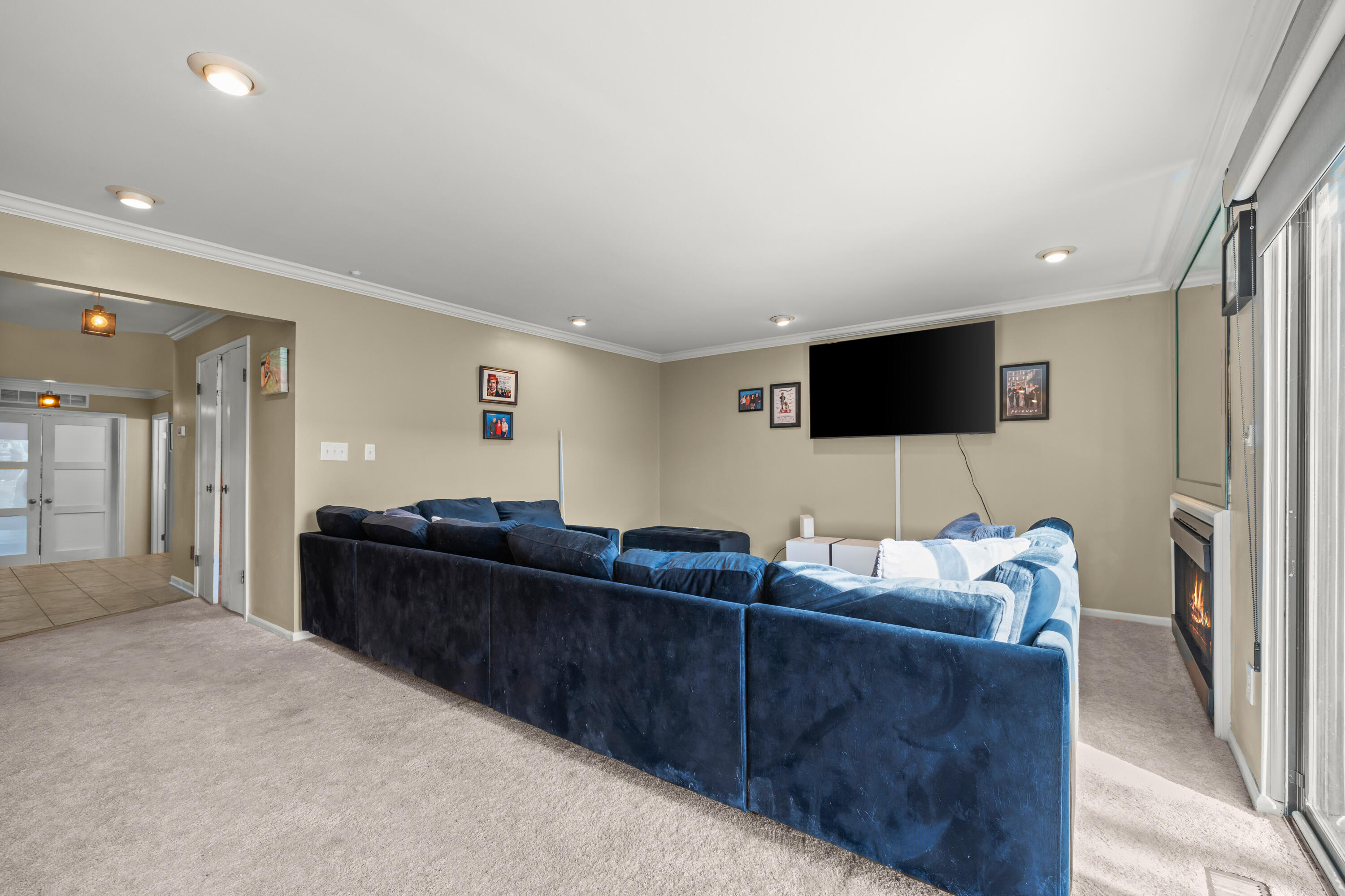 29322 Wellington Road West, Unit 111 Southfield, MI 48034 - Photo 25 of 35 25 living room 1