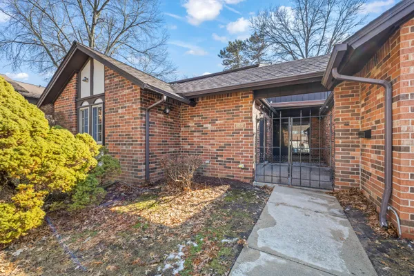 $237,405 | 29322 Wellington Road West, Unit 111, Southfield, MI 48034