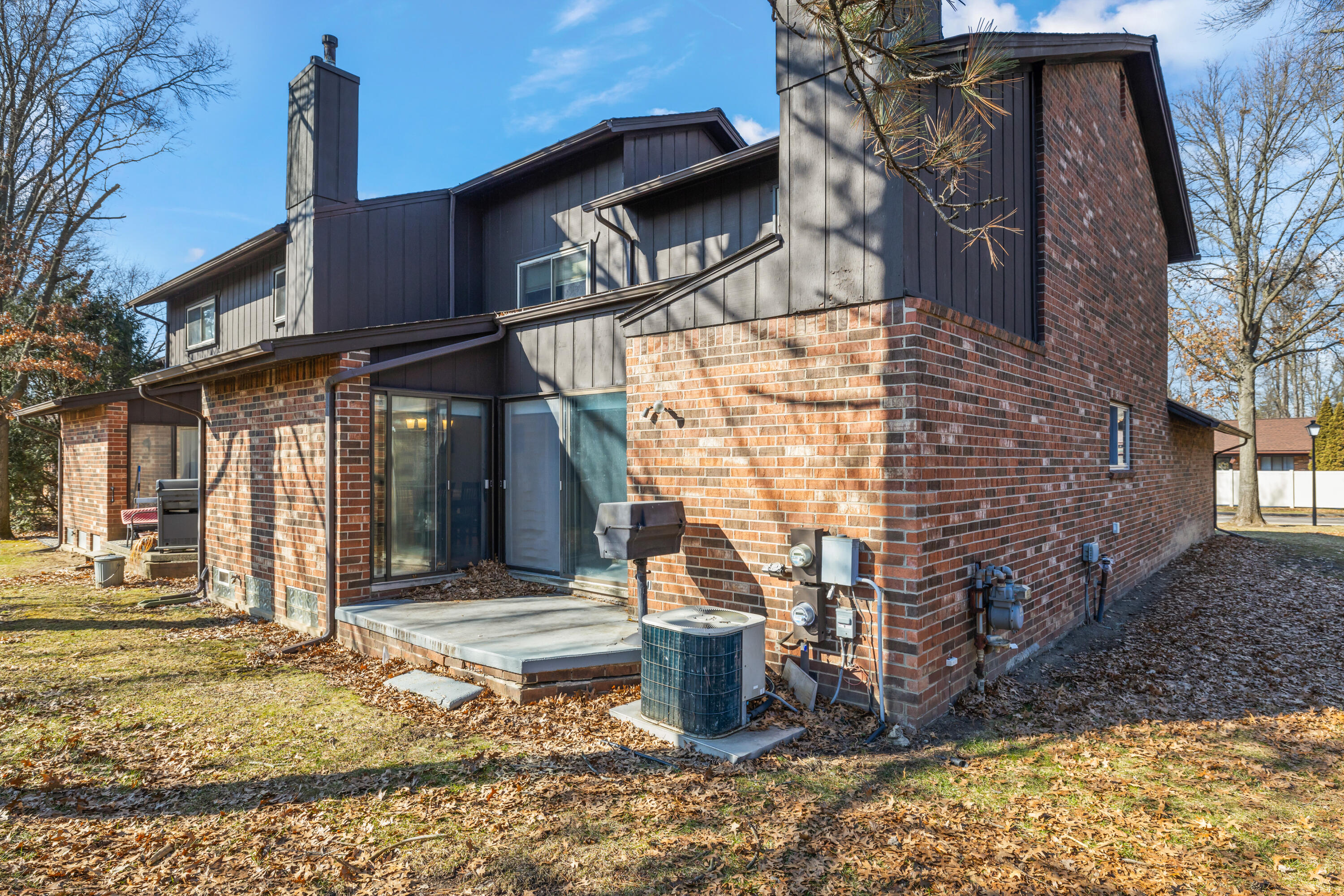 29322 Wellington Road West, Unit 111 Southfield, MI 48034 - Photo 9 of 35 9 exterior rear