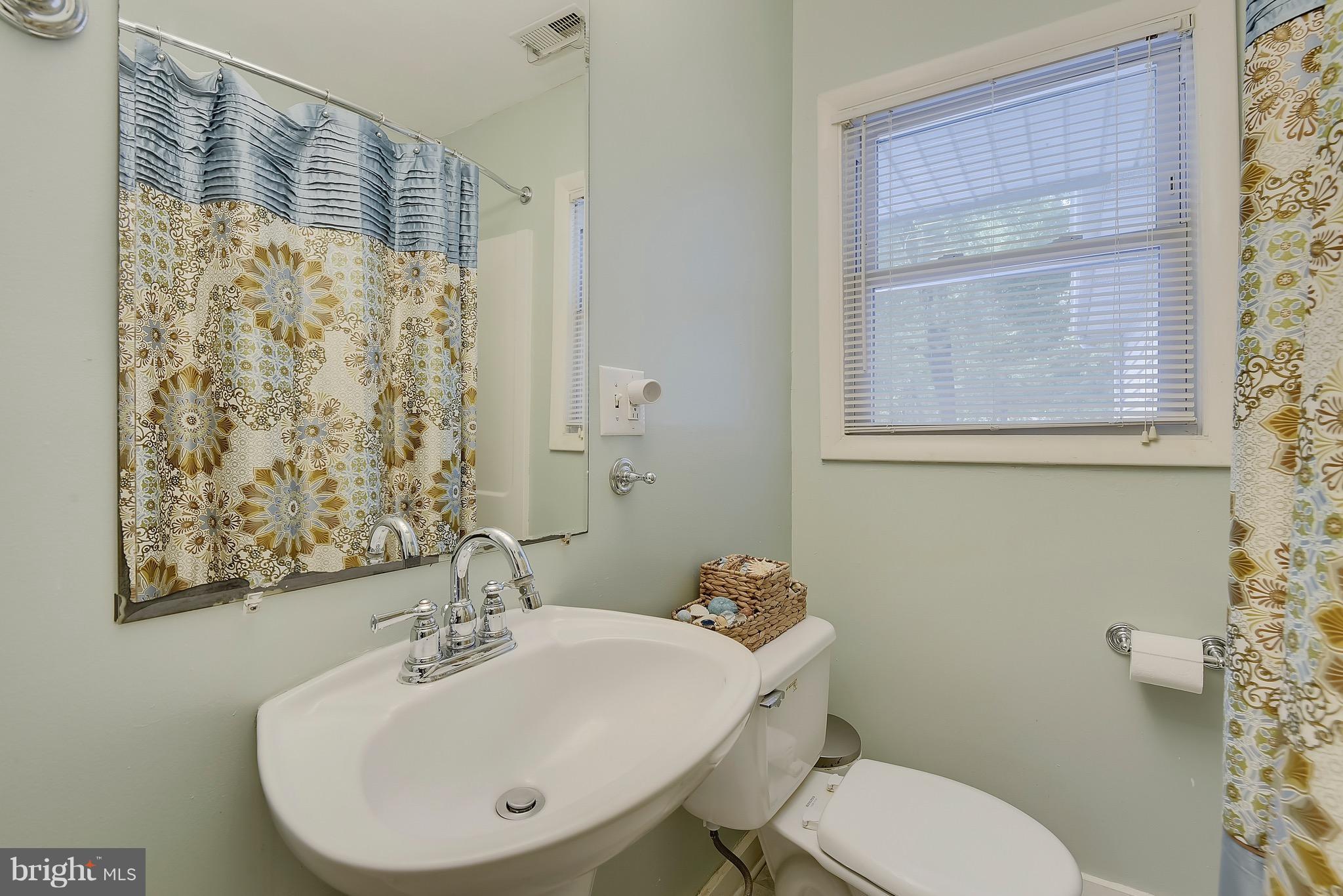 24 Brookfield Road Pasadena, MD 21122 - Photo 22 of 30 Bath