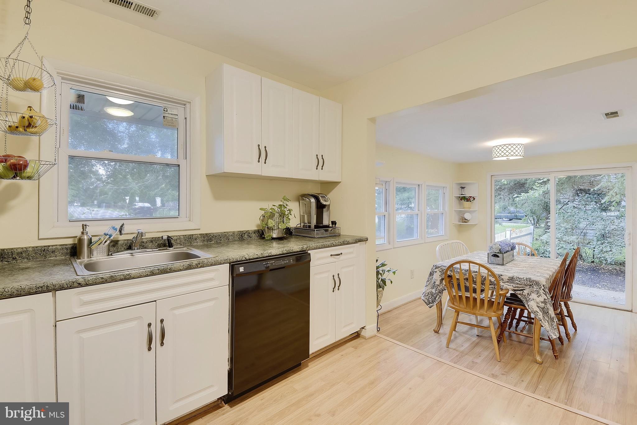 24 Brookfield Road Pasadena, MD 21122 - Photo 6 of 30 Kitchen