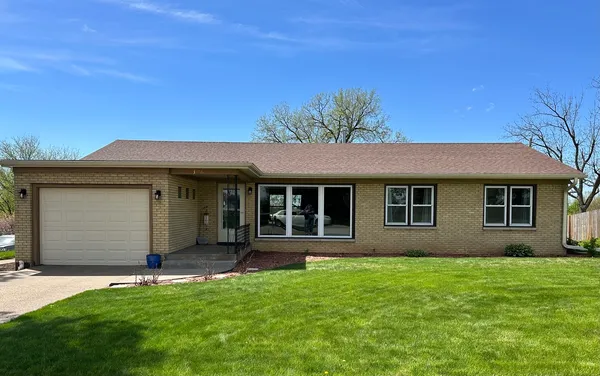 $249,000 | 3806 Eagle Heights Drive, Clinton, IA 52732
