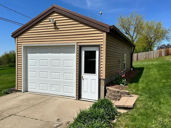 $249,000 | 3806 Eagle Heights Drive, Clinton, IA 52732