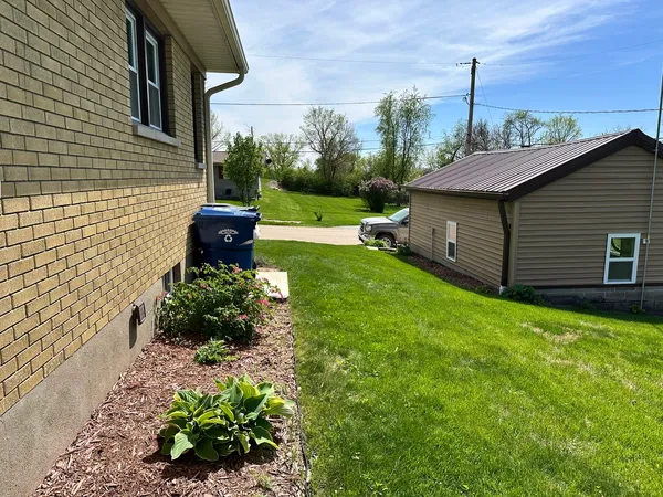 $249,000 | 3806 Eagle Heights Drive, Clinton, IA 52732