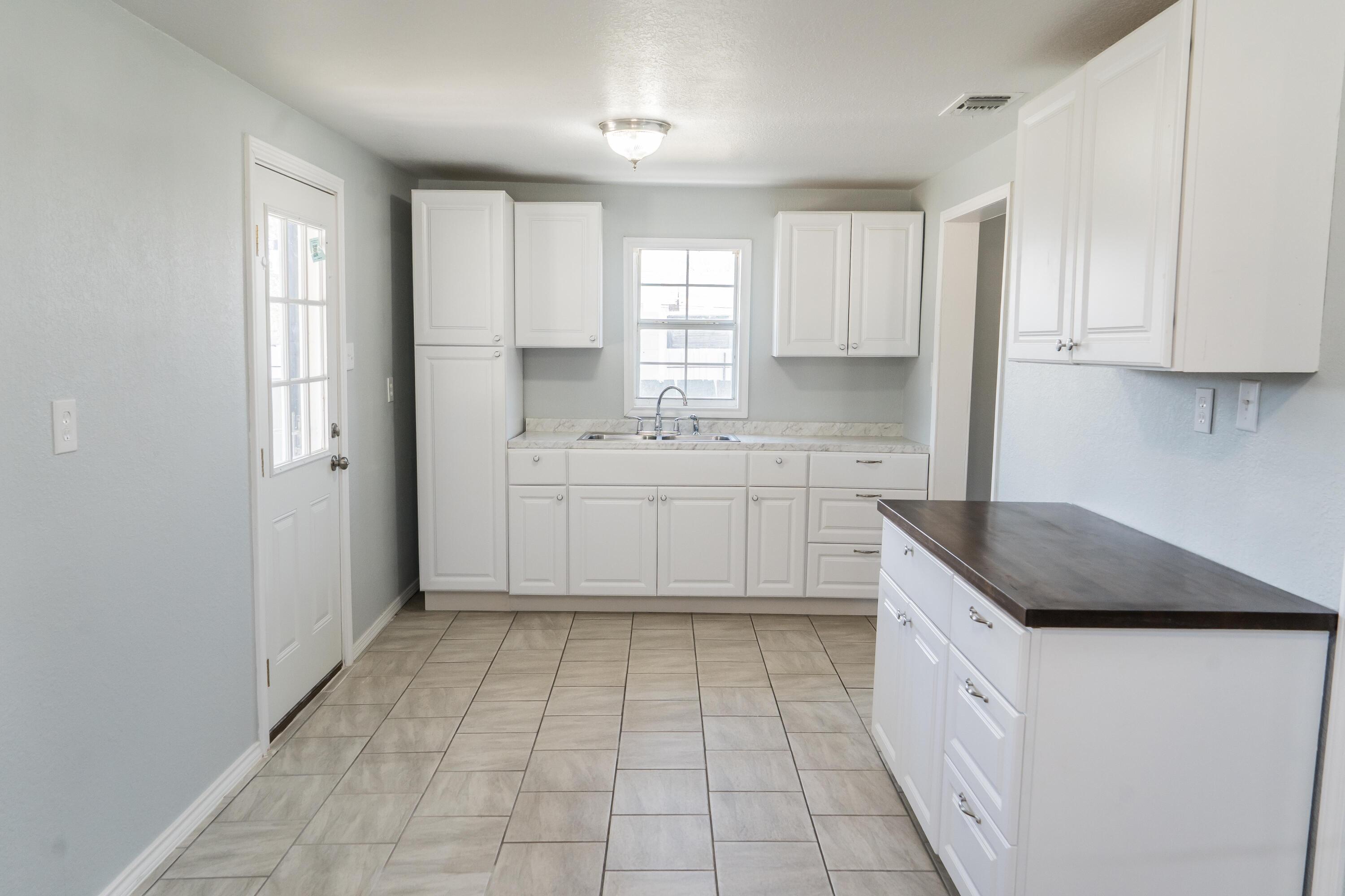 402 East 9th Plainview, TX 79072 - Photo 11 of 41 _LPC7423