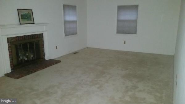 8907 Royal Ridge Lane Laurel, MD 20708 - Photo 14 of 15 Interior (General)