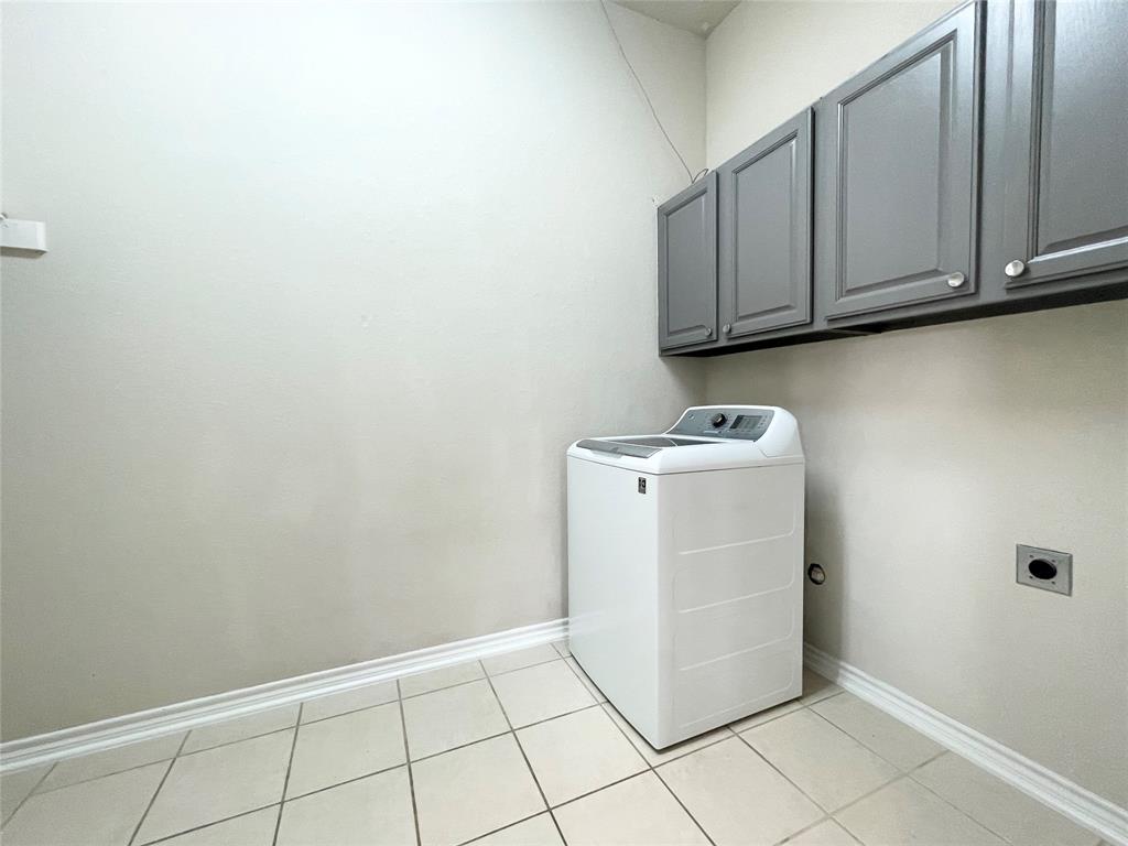 6404 Meadowview Court Plano, TX 75024 - Photo 22 of 33 a utility room with cabinets washer and dryer