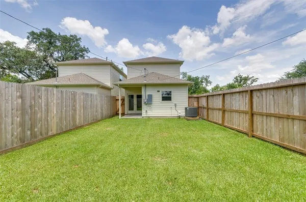$2,195 | 612 East 38th Street, Houston, TX 77022