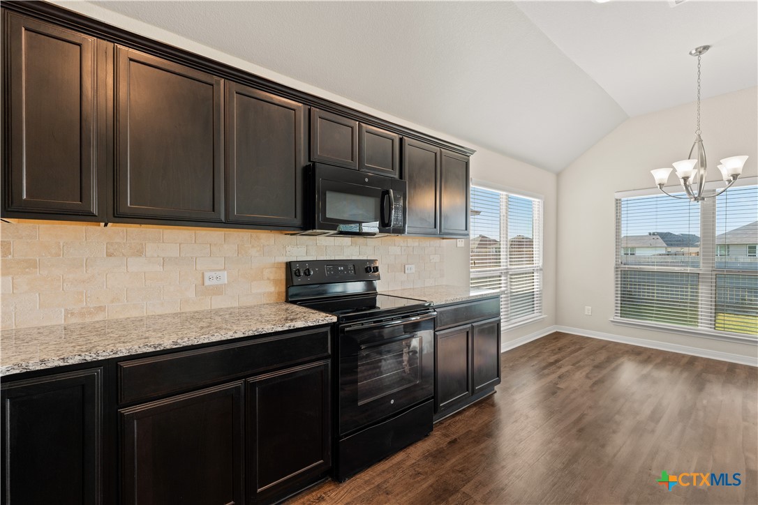 4124 Riata Ranch Road Waco, TX 76705 - Photo 6 of 20 Kitchen