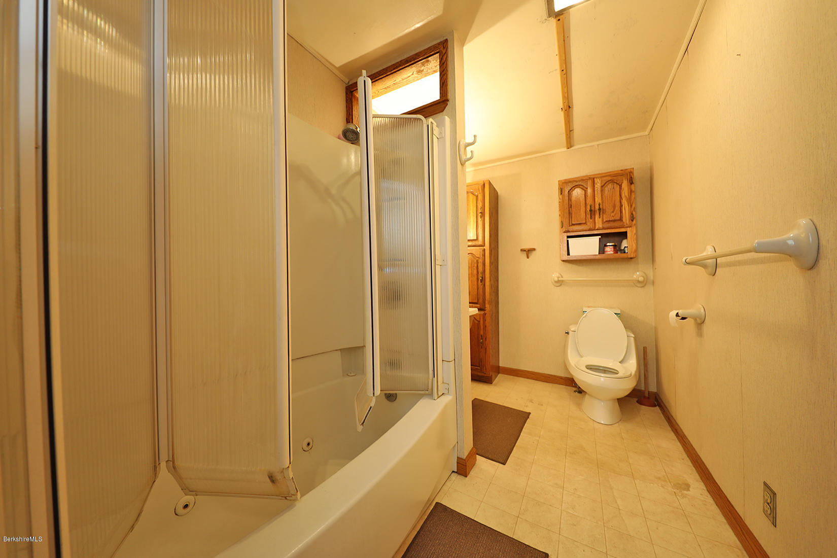 3 Lenox Road West Stockbridge, MA 01266 - Photo 18 of 20 a bathroom with a tub and shower