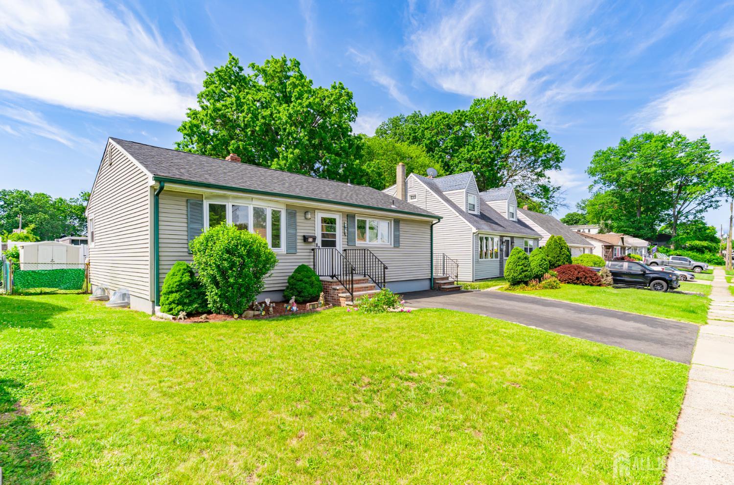 66 Rose Street Edison, NJ 08817 - Photo 3 of 30