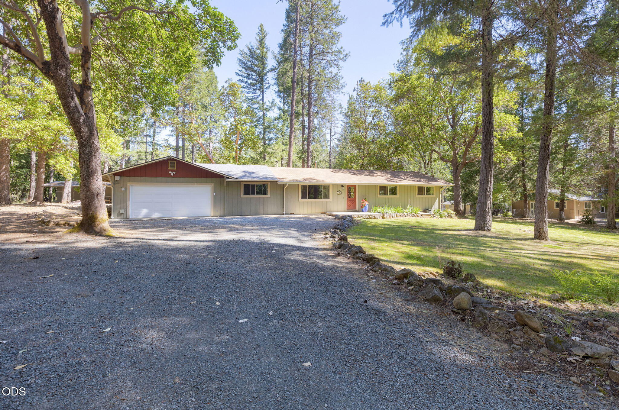 1740 Queens Branch Road Rogue River, OR 97537 - Photo 2 of 63